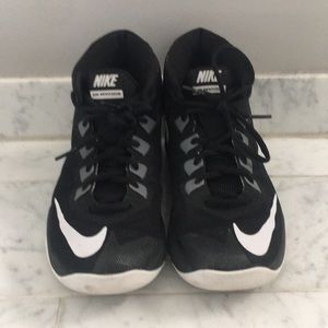 YOUTH Nike basketball hi-top sneaker